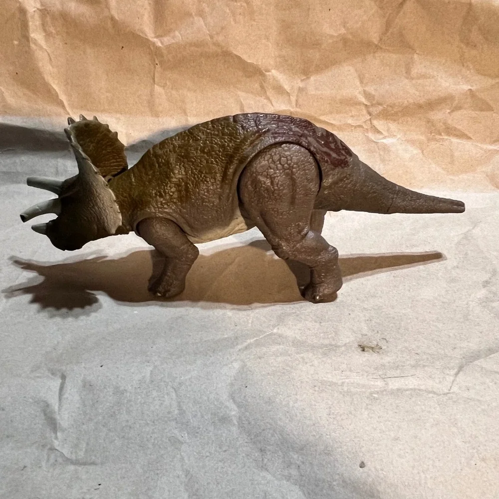 Jurassic World Large Triceratops Action Figure Brown Olive Sound Toy Articulated